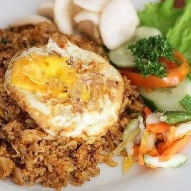 Nasi Goreng Ayam, Sosis, Bakso, Telor Di Dadar