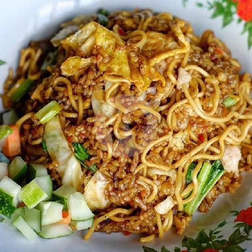 Nasi goreng Magelangan + es Teh Manis